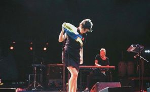 На фото: Земфира на концерте в Тбилиси