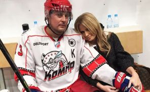 На фото: Дана Борисова и хоккеист Александр Морозов
