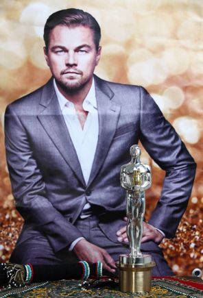 Статуэтка "Оскар" для американского актера Леонардо ди Каприо, созданная якутскими ювелирами в рамках проекта "Оскар для Лео". Для изготовления статуэтки 144 жителя республики Якутия сдали свои серебряные и золотые изделия, 2016 год
