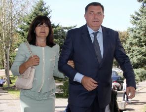 На фото: Милорад Додик, президент Республики Сербской в составе Боснии и Герцеговины с женой