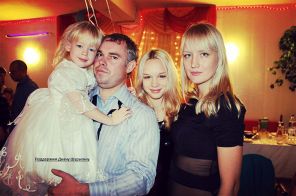 На фото: Диана Шурыгина с семьей