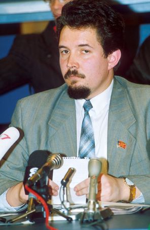 На фото: председатель Российского общенародного союза Бабурин С., 1992г.